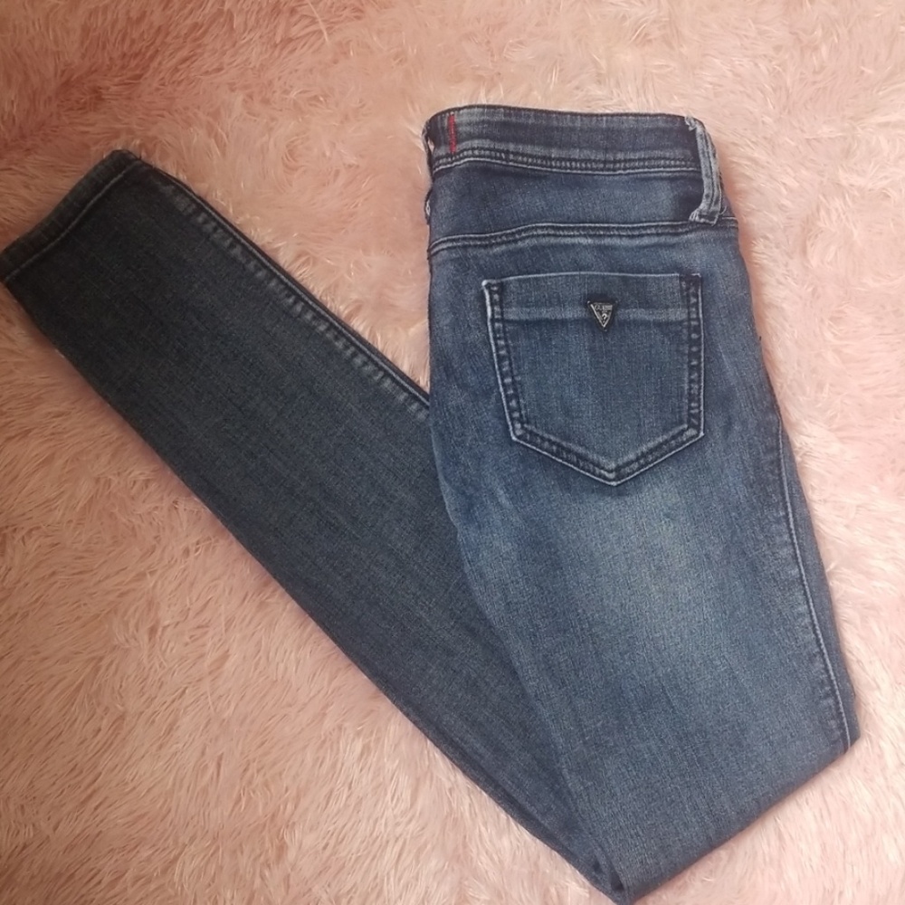 Size 28 Guess  Skinny Jegging
